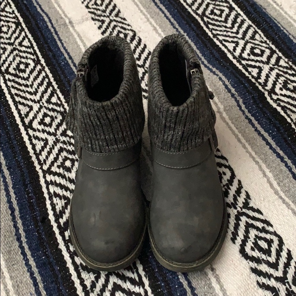 NWOT “Distressed” Gray Boots from Rocket Dog